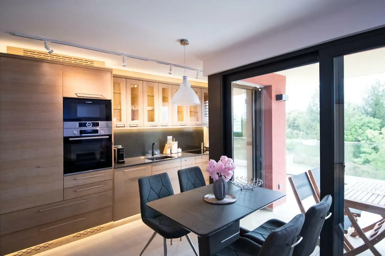 Arka Apartments Vrsar 2*,